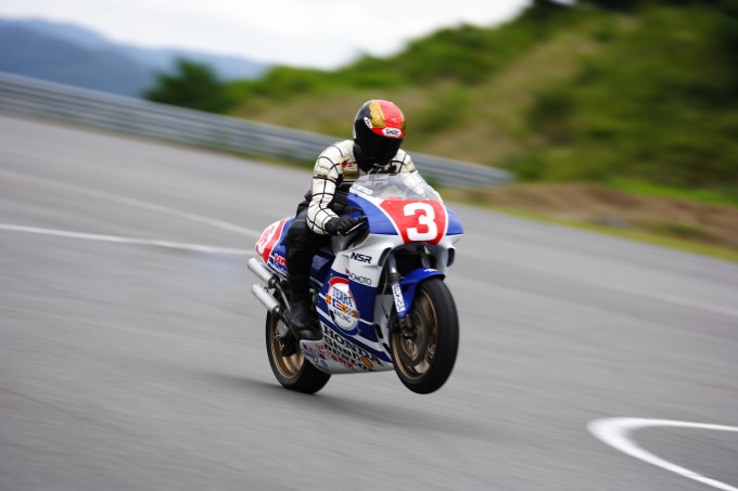 動画 宮城光が駆った19年ホンダnsr500と本人の全開走行 自動車情報 ニュース Web Cartop