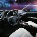 【画像】レクサスがブランド初の電気自動車「UX300e」を公開！　走りと環境性能を両立 〜 画像46