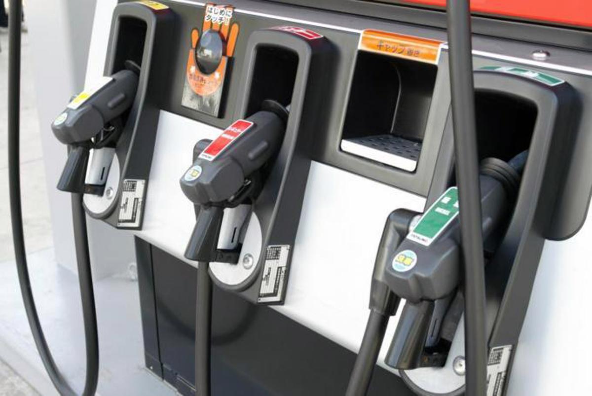セルフgsで 満タン になると自動で 給油が止まる 仕組みと 少量給油 禁止の理由 自動車情報 ニュース Web Cartop
