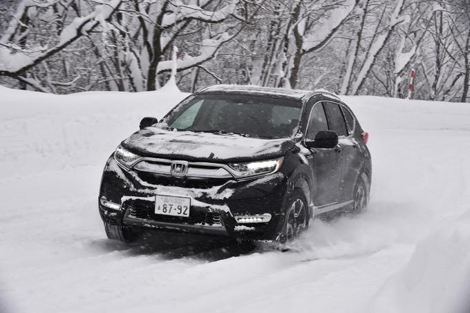 画像ギャラリー スタッドレス装着の4wd車が陥りがちなワナ レーシングドライバーが警告する雪道走行の 危険性 とは 画像1 自動車情報 ニュース Web Cartop