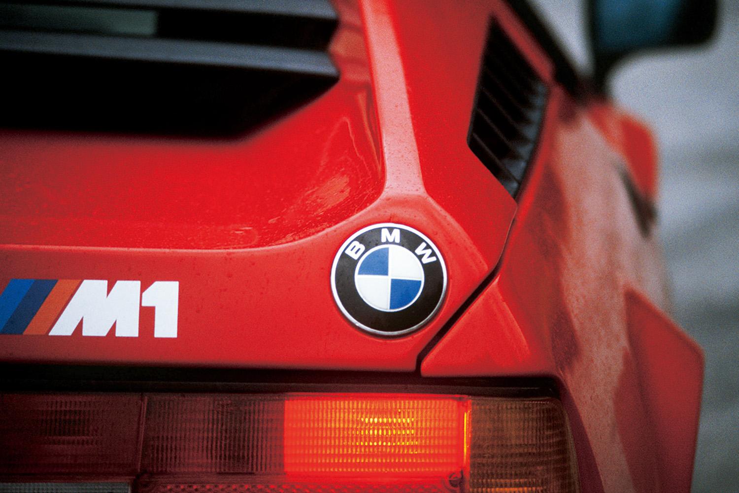 BMW M1のリヤエンブレム