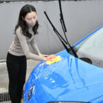 【画像】洗車に革命！　クルマを拭き上げるだけで撥水コートが可能な「拭くだけレインドロップ」の効果と手軽さが衝撃だった 〜 画像17