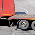 【画像】なんかタイヤが浮いてない!?　高速で見かける謎のトラックは「高速料金節約」のためだった 〜 画像2