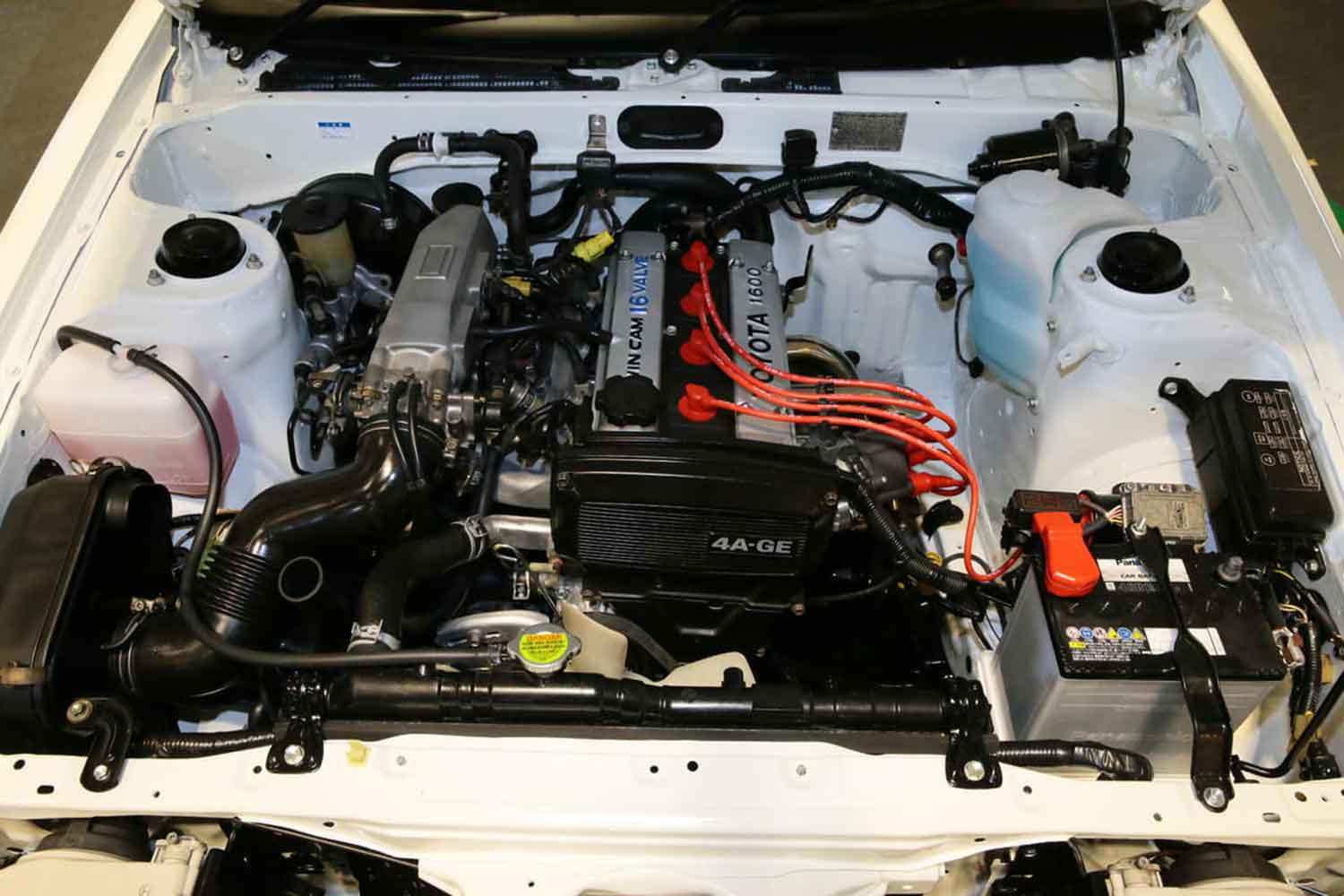 トヨタ・カローラレビン（AE86）のエンジンルーム 〜 画像12