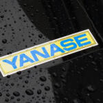 【画像】単に「ヤナセで買いました」の誇示じゃない！　黄色に青文字の「YANASEステッカー」がもつ重要な意味とは 〜 画像1